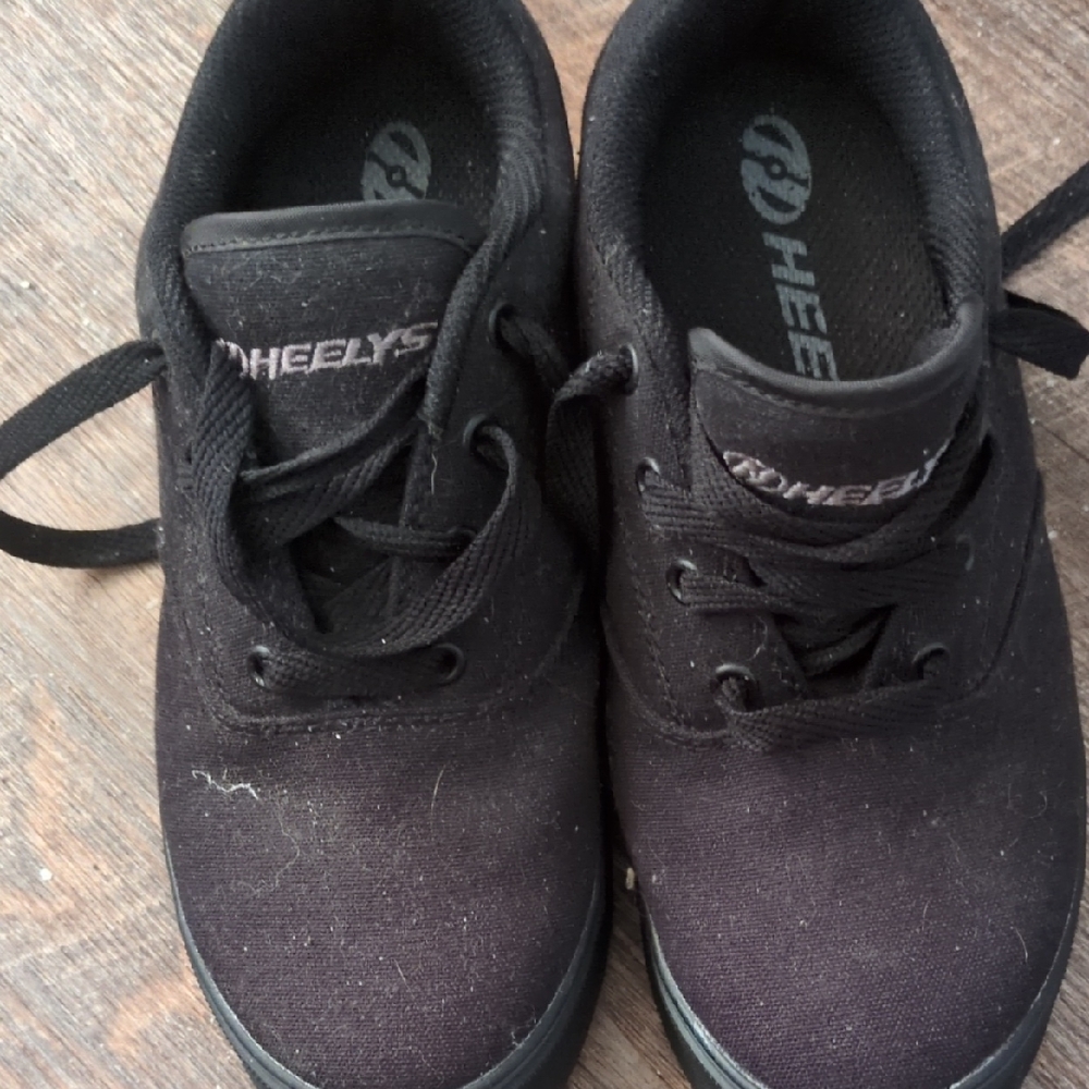 Heelys Classic Black Skate Sneakers